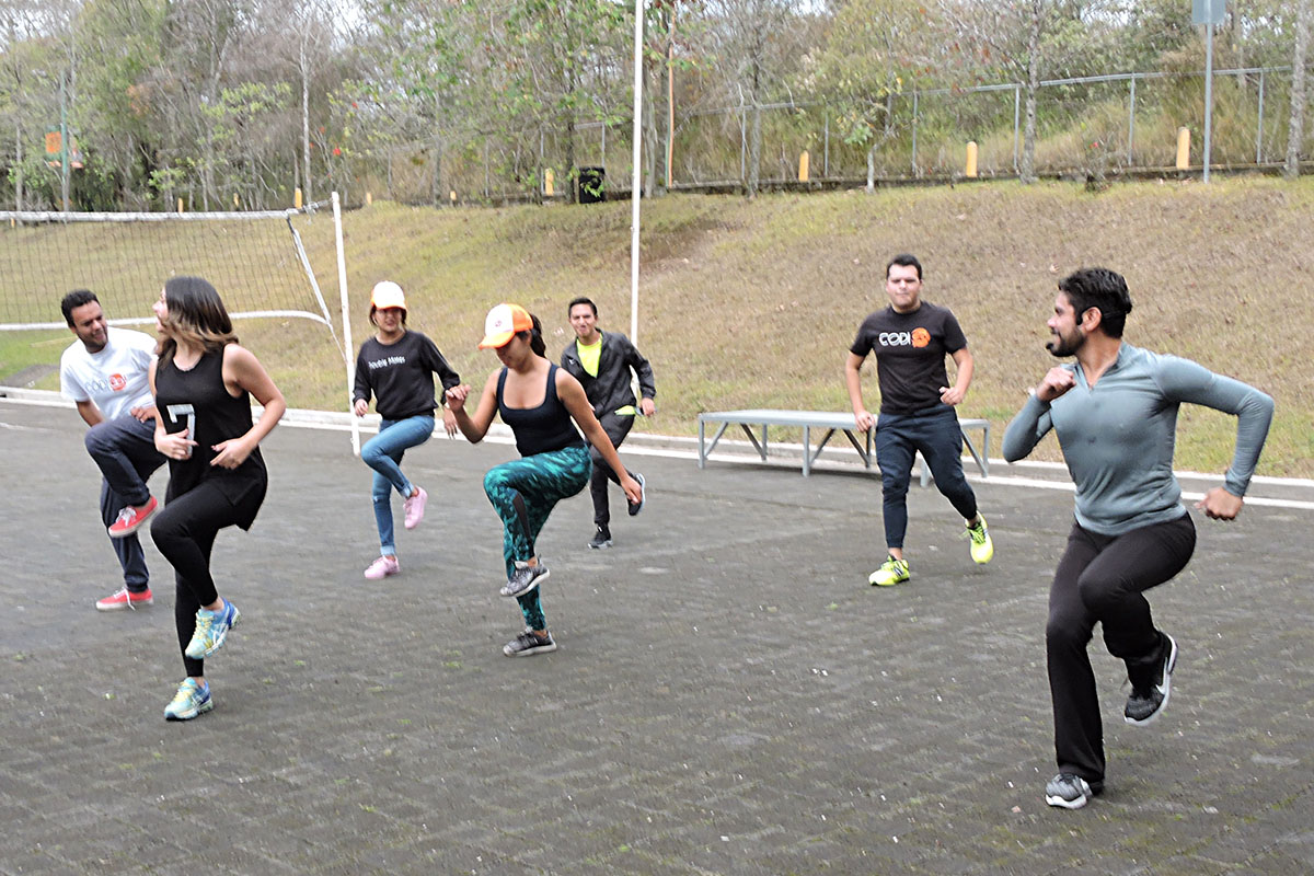 2 / 4 - Clase de Zumba en la Semana de la Salud