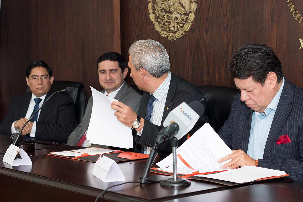 3 / 16 - Anáhuac Xalapa y CANACINTRA Xalapa firman Convenio de Colaboración