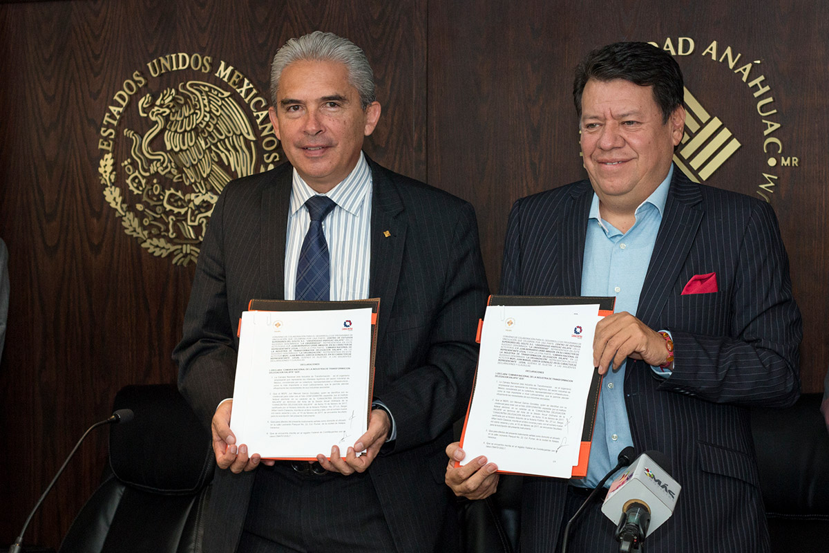 4 / 16 - Anáhuac Xalapa y CANACINTRA Xalapa firman Convenio de Colaboración