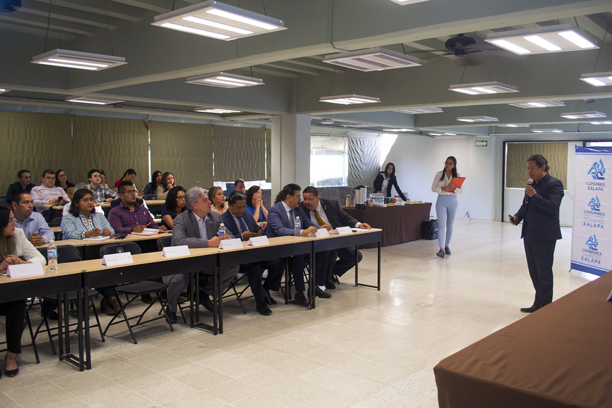 4 / 8 - Empresarios participan en firma de Convenio y Conferencia Magna