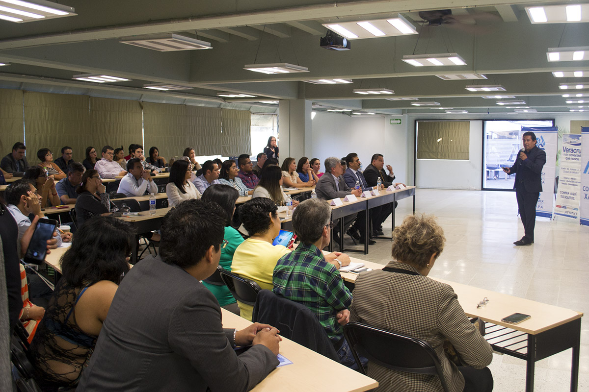 5 / 8 - Empresarios participan en firma de Convenio y Conferencia Magna