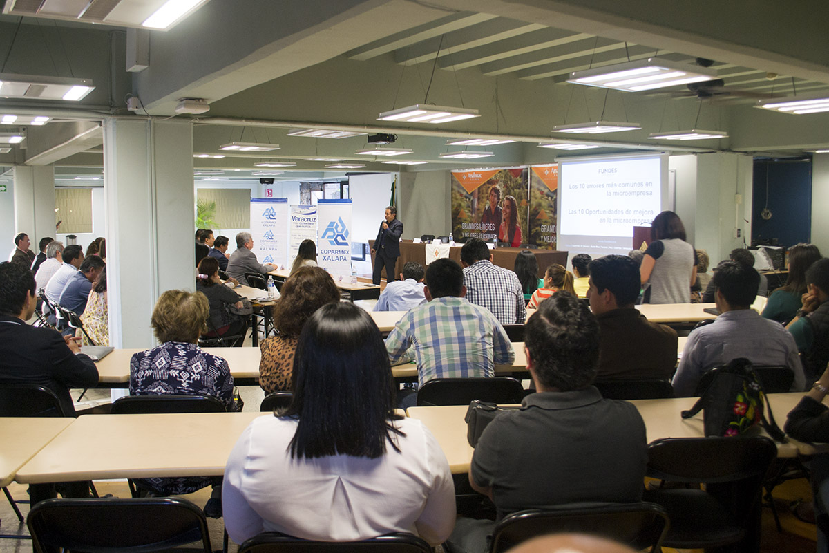 6 / 8 - Empresarios participan en firma de Convenio y Conferencia Magna