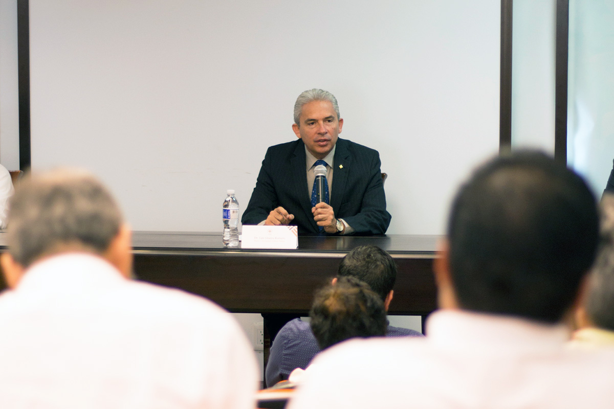 2 / 5 - Firma de convenio con NH Mercado Global, líder empresarial en Veracruz