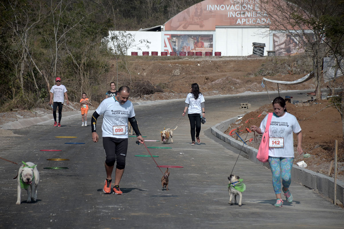 17 / 36 - Corriendo con mi Mejor Amigo: Una Carrera con Causa