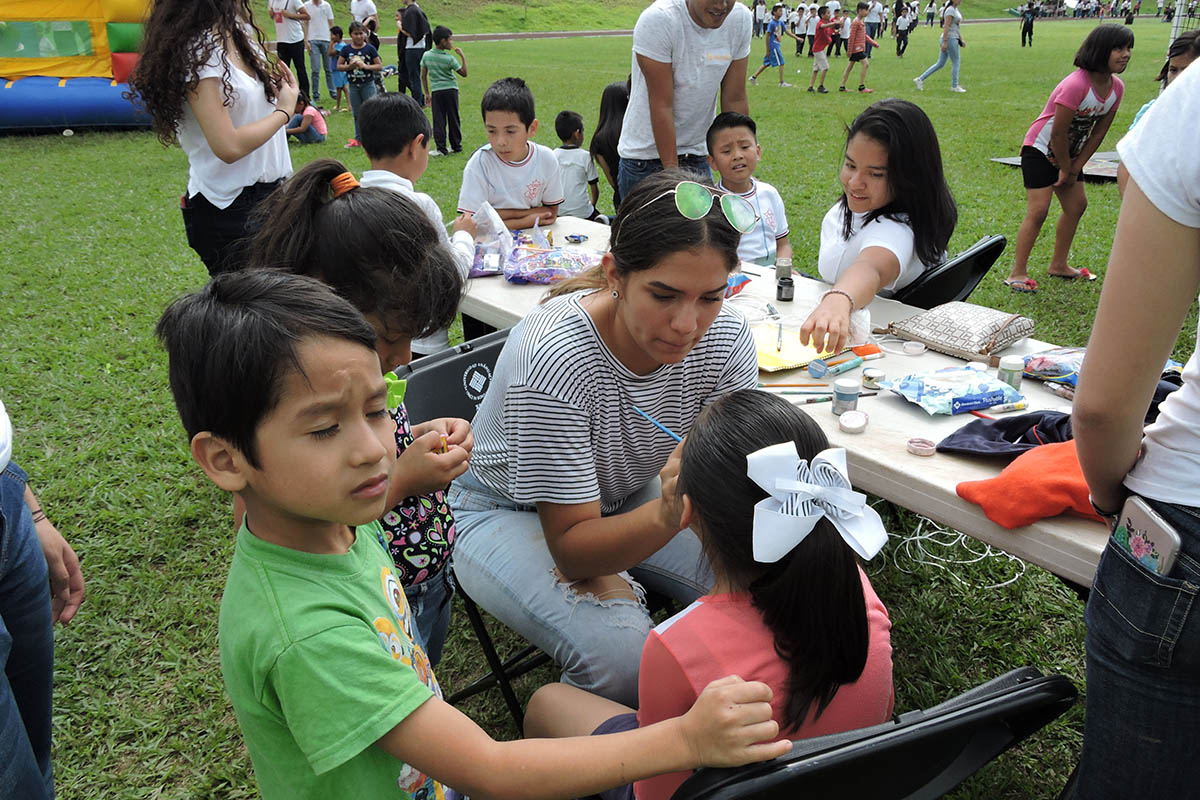 2 / 19 - Celebrando el Día del Niño en la Anáhuac