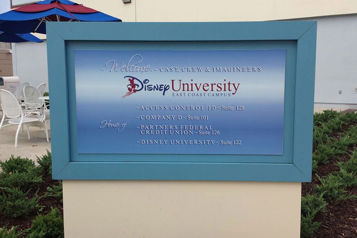 1 / 4 - Alumnas participan en el Disney International College Program