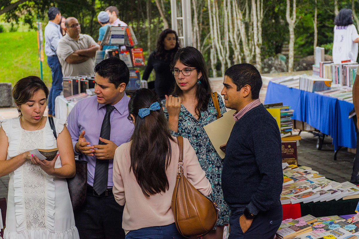 7 / 12 - Feria del Libro: E²AX Exhibición Editorial Anáhuac Xalapa