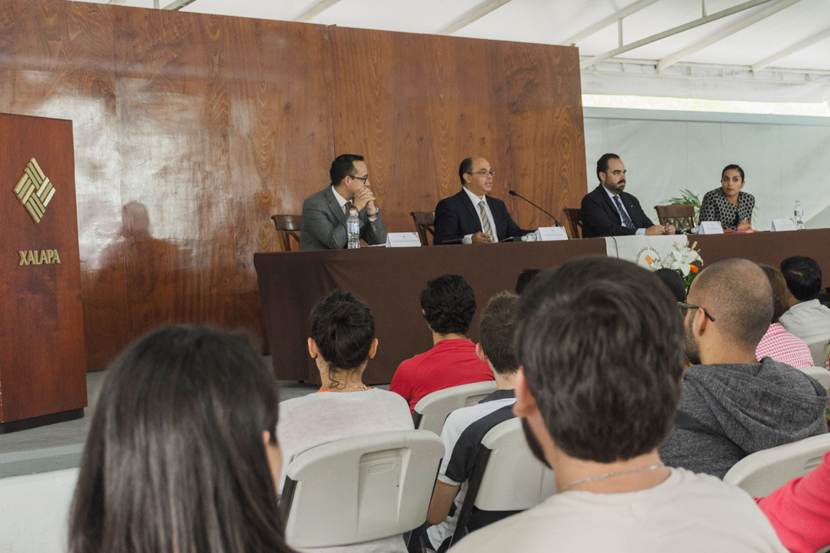 11 / 12 - Feria del Libro: E²AX Exhibición Editorial Anáhuac Xalapa
