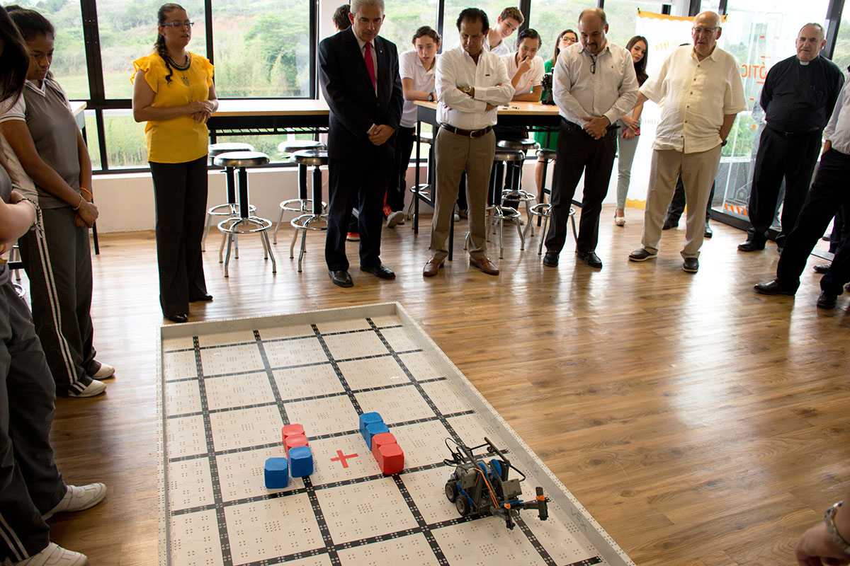 11 / 15 - Patronato de la UAX inaugura Laboratorios de Bachillerato Anáhuac