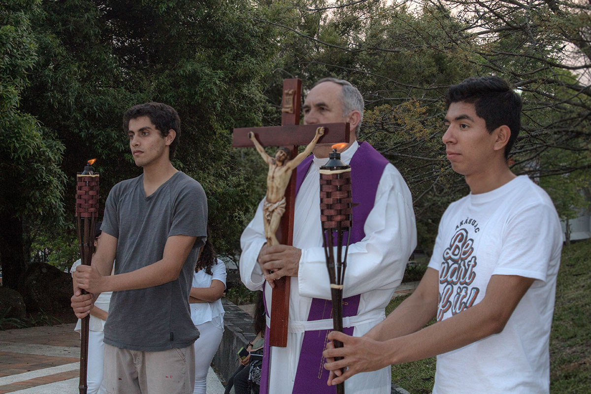 8 / 13 - La Comunidad Universitaria vive la Pasión de Cristo 2017