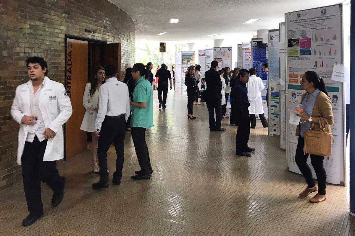 2 / 5 - Profesora de la Escuela de Medicina participa como evaluadora de la AMEFAR