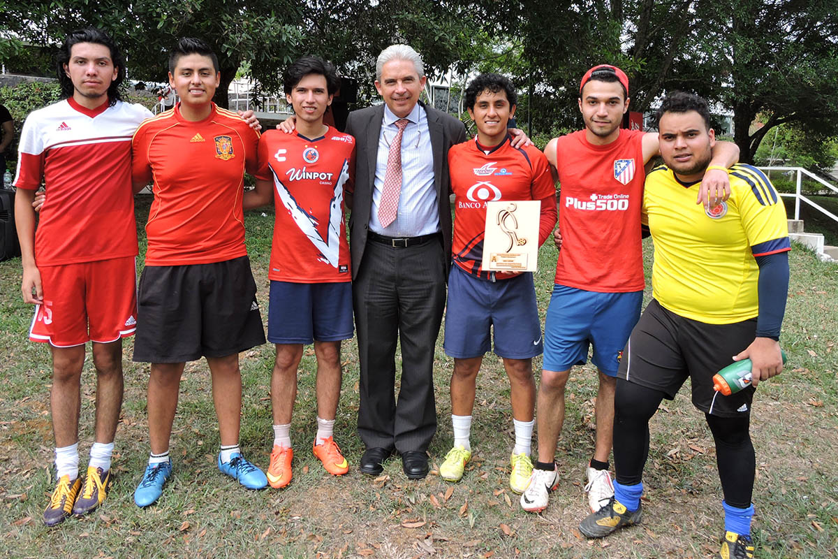 2 / 4 - Finanzas y Contaduría triunfa en el Torneo Interno de Fútbol 5