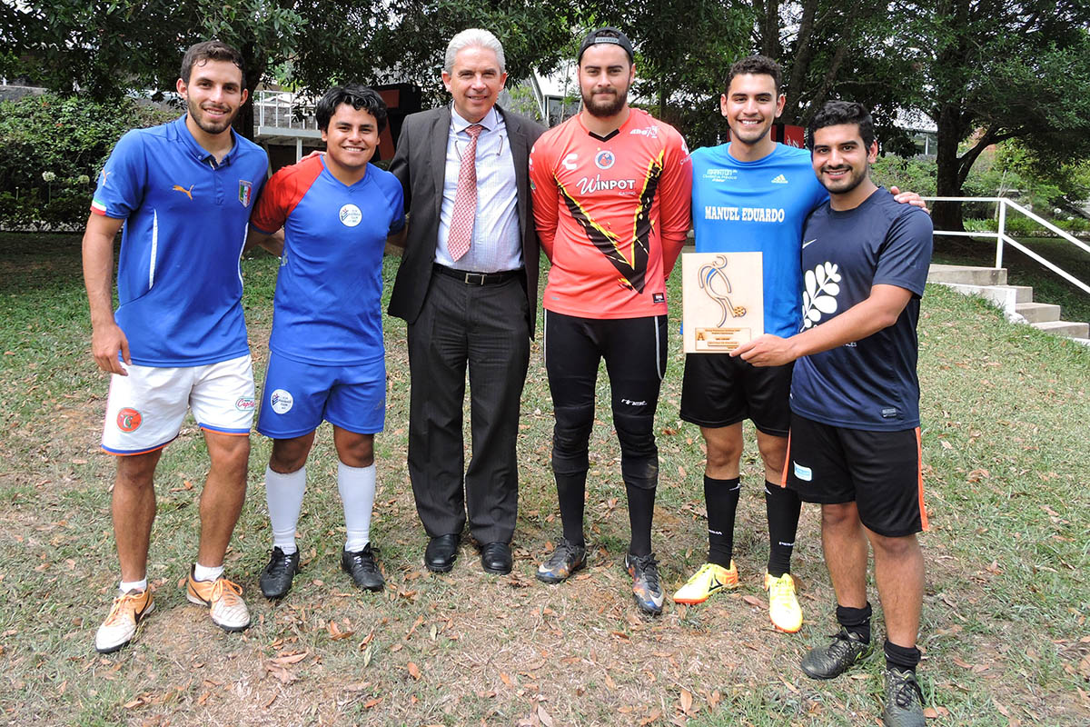 3 / 4 - Finanzas y Contaduría triunfa en el Torneo Interno de Fútbol 5