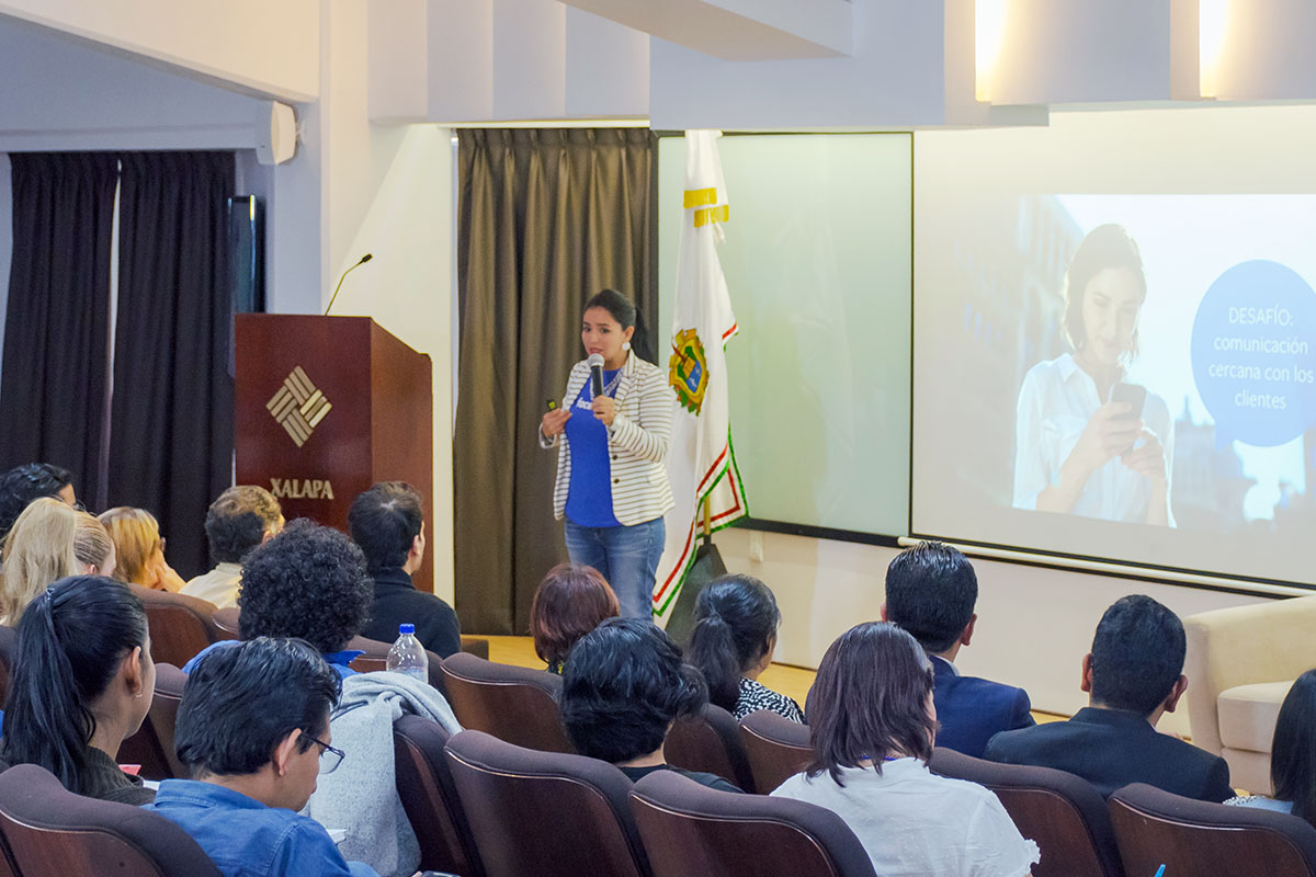 1 / 7 - Una Idea para Cambiar el Futuro: Foro de Emprendimiento