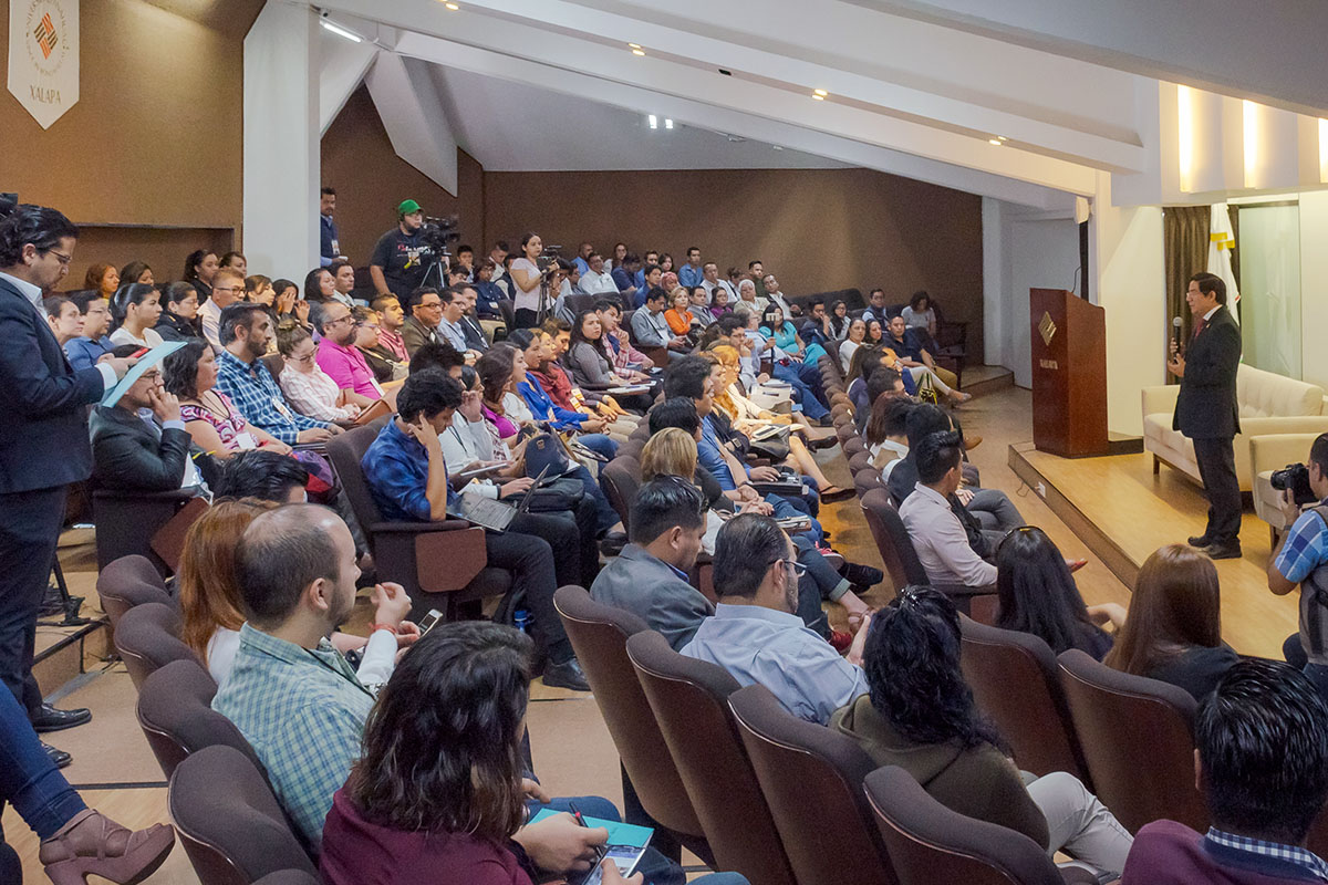 2 / 7 - Una Idea para Cambiar el Futuro: Foro de Emprendimiento