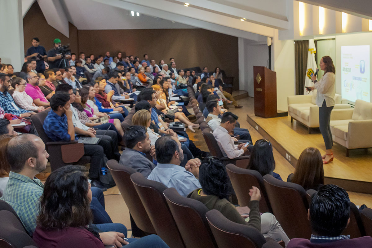 6 / 7 - Una Idea para Cambiar el Futuro: Foro de Emprendimiento