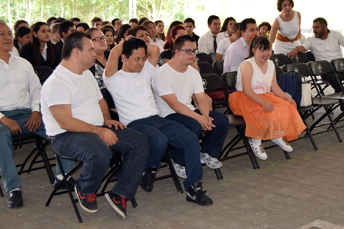 2 / 16 - Visita del Instituto Down de Xalapa