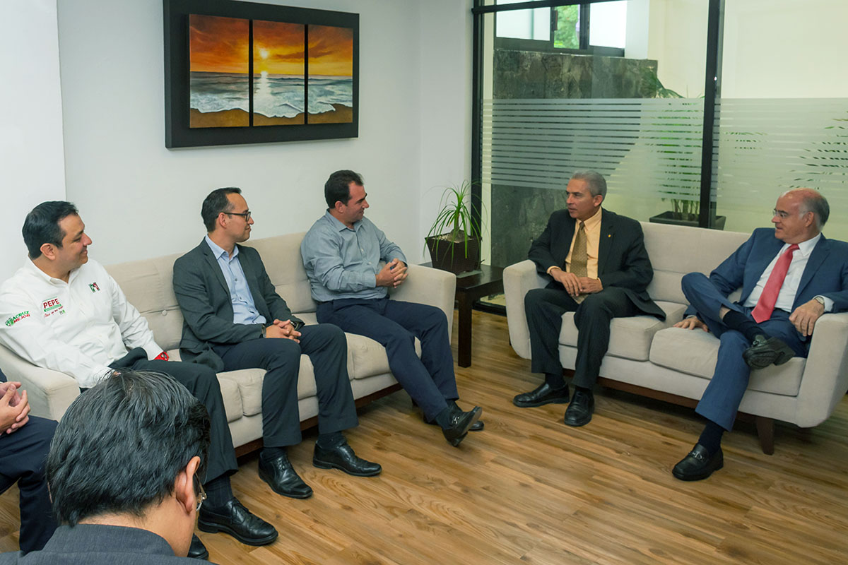 1 / 8 - Visita del Mtro. José Francisco Yunes