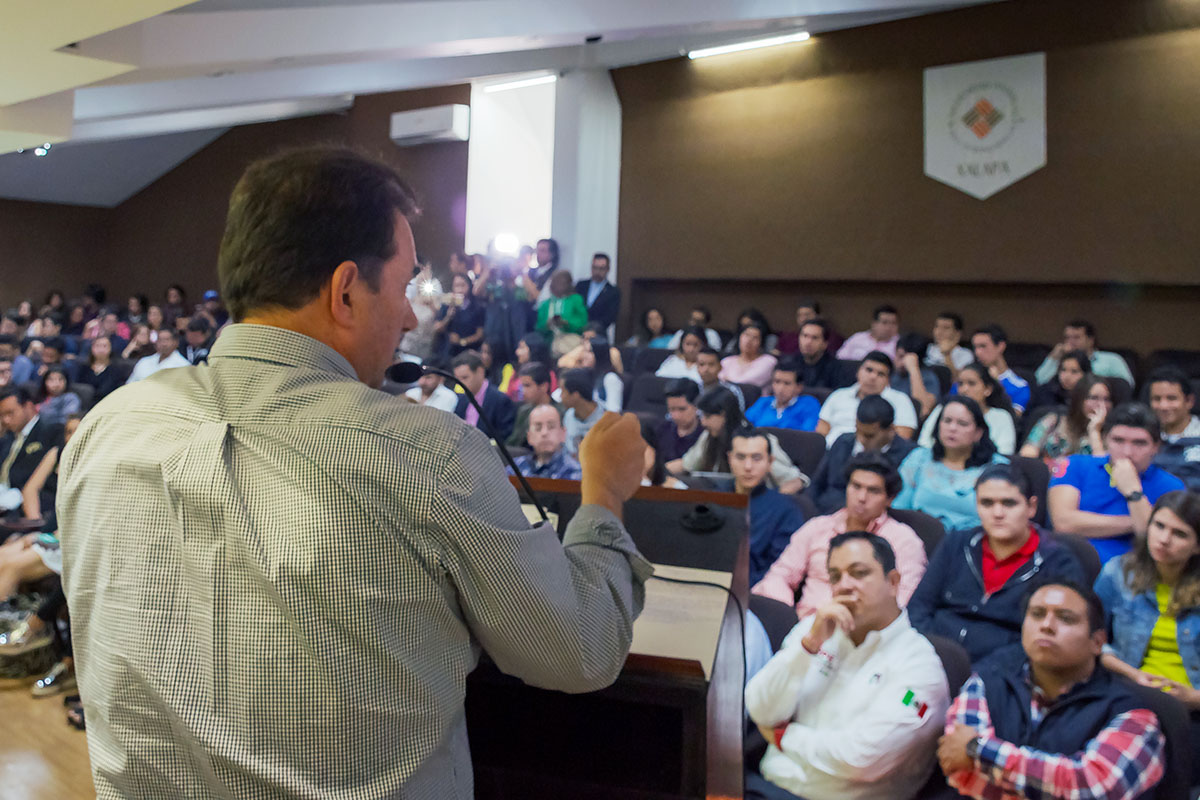 6 / 8 - Visita del Mtro. José Francisco Yunes