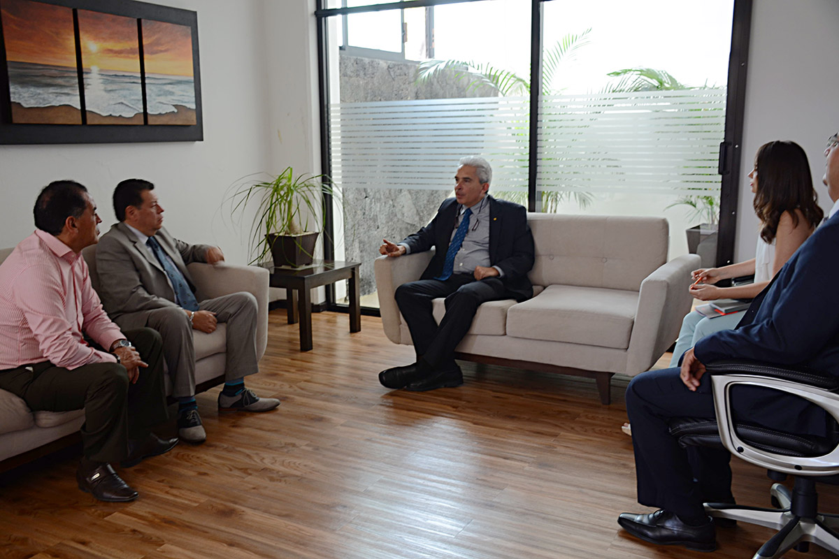 2 / 4 - Visita del Presidente de la CANACINTRA al campus universitario