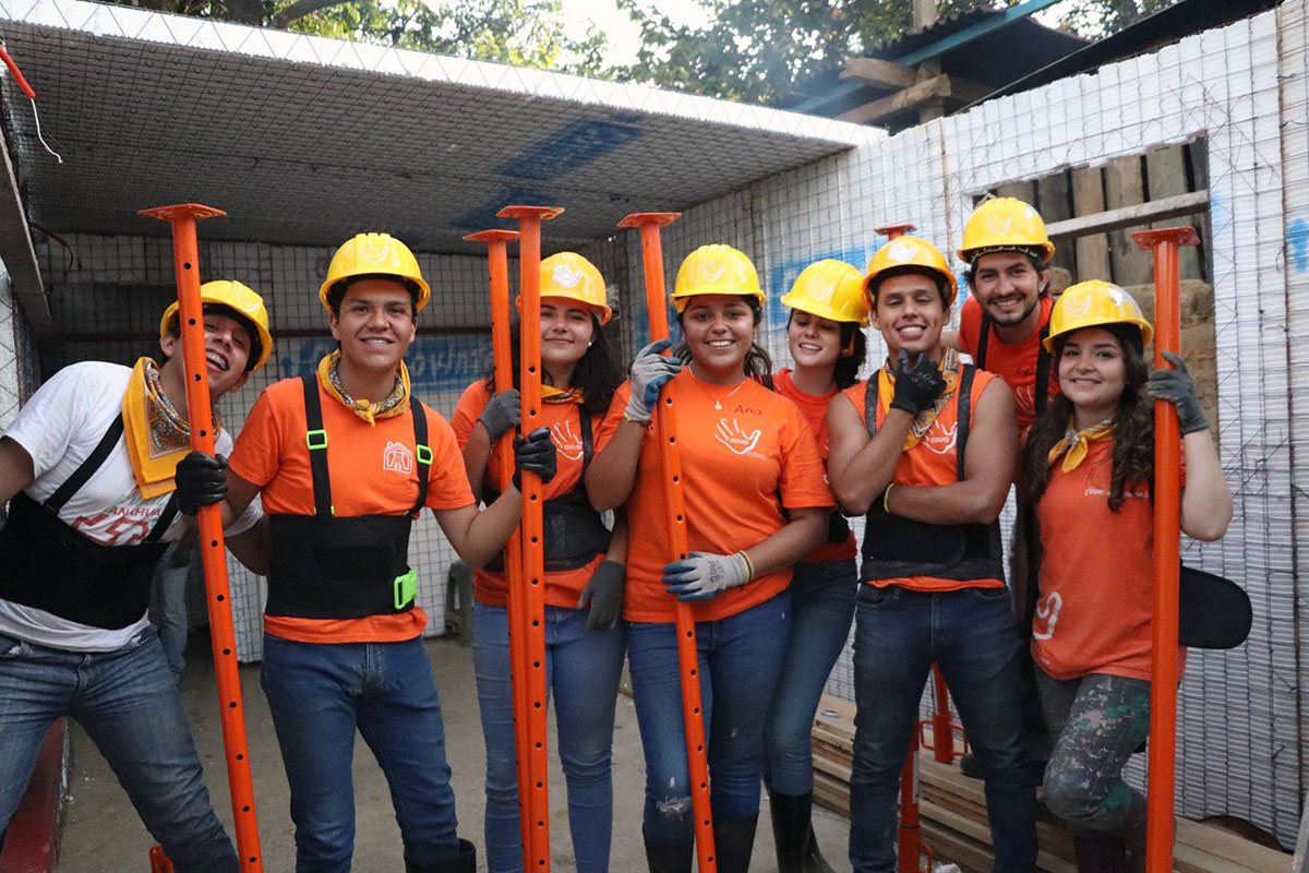 4 / 10 - ASUA Construye entrega casas en San Antonio Alpanocan