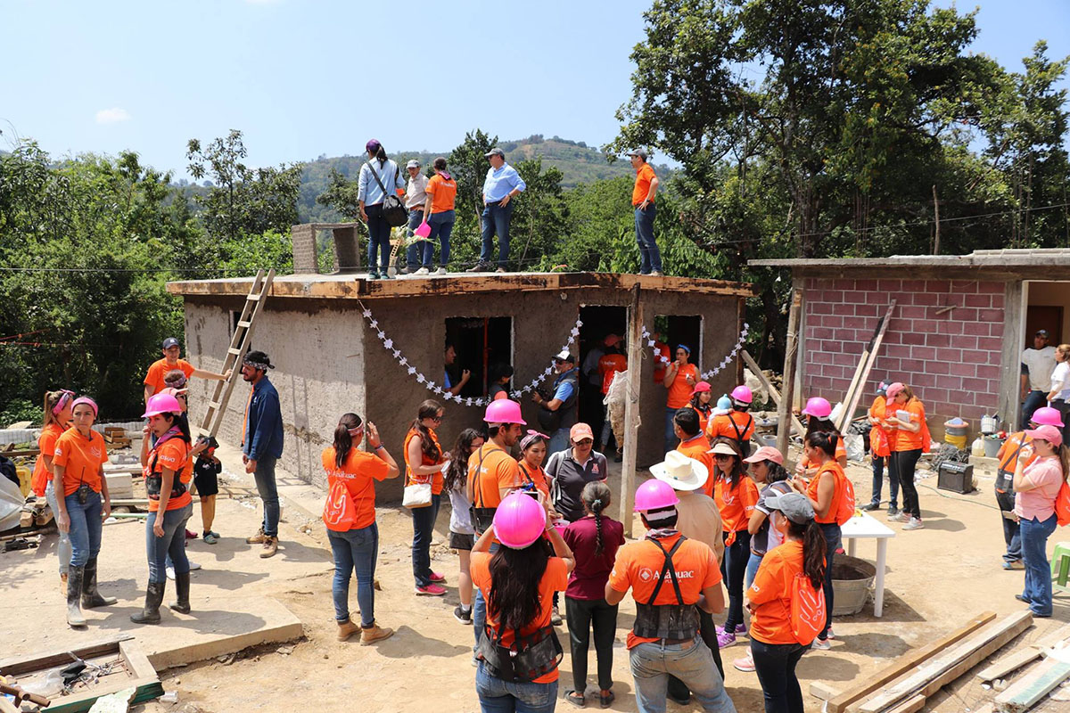 7 / 10 - ASUA Construye entrega casas en San Antonio Alpanocan