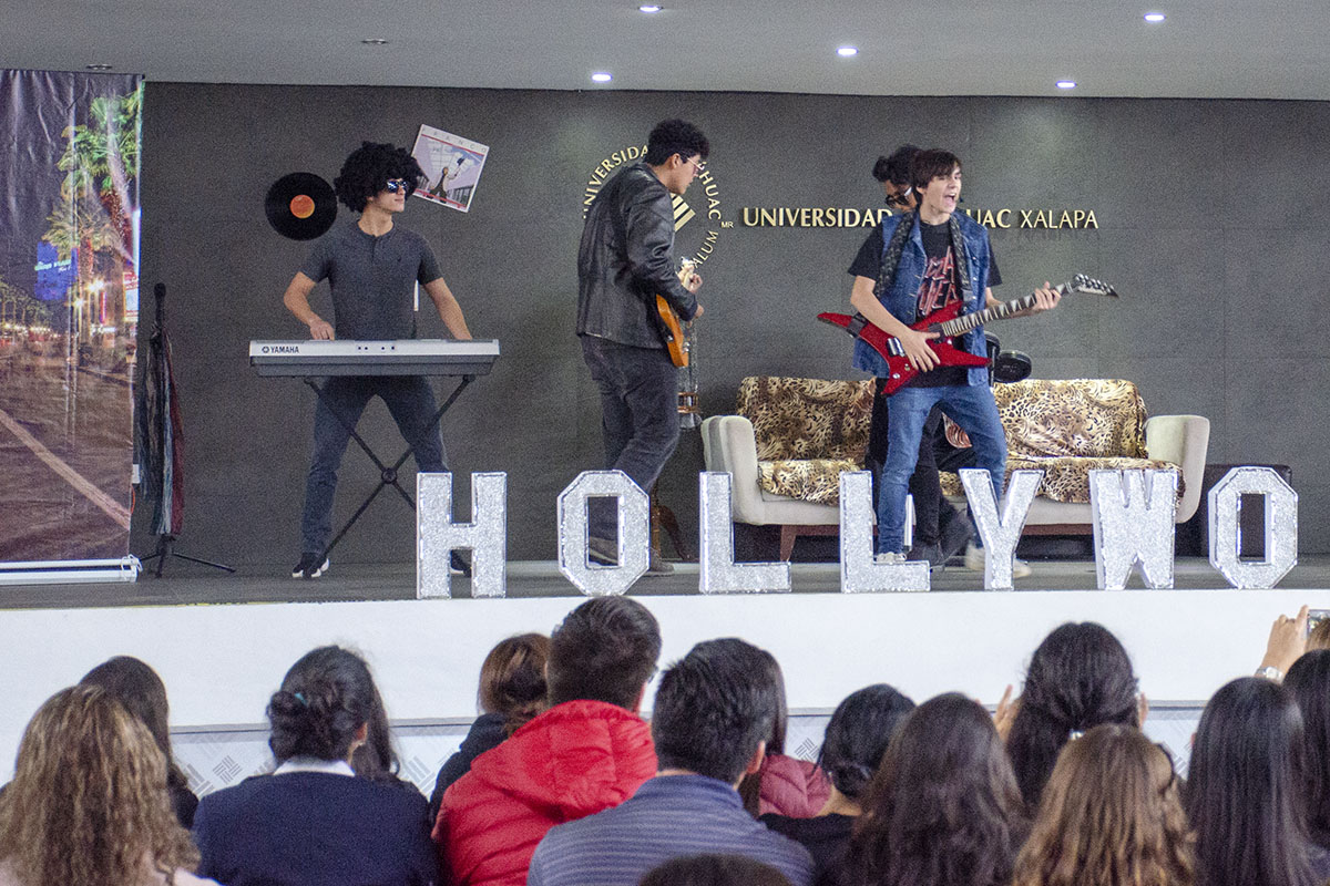 12 / 17 - Alumnos de Cuarto Semestre presentaron la obra La Era Del Rock