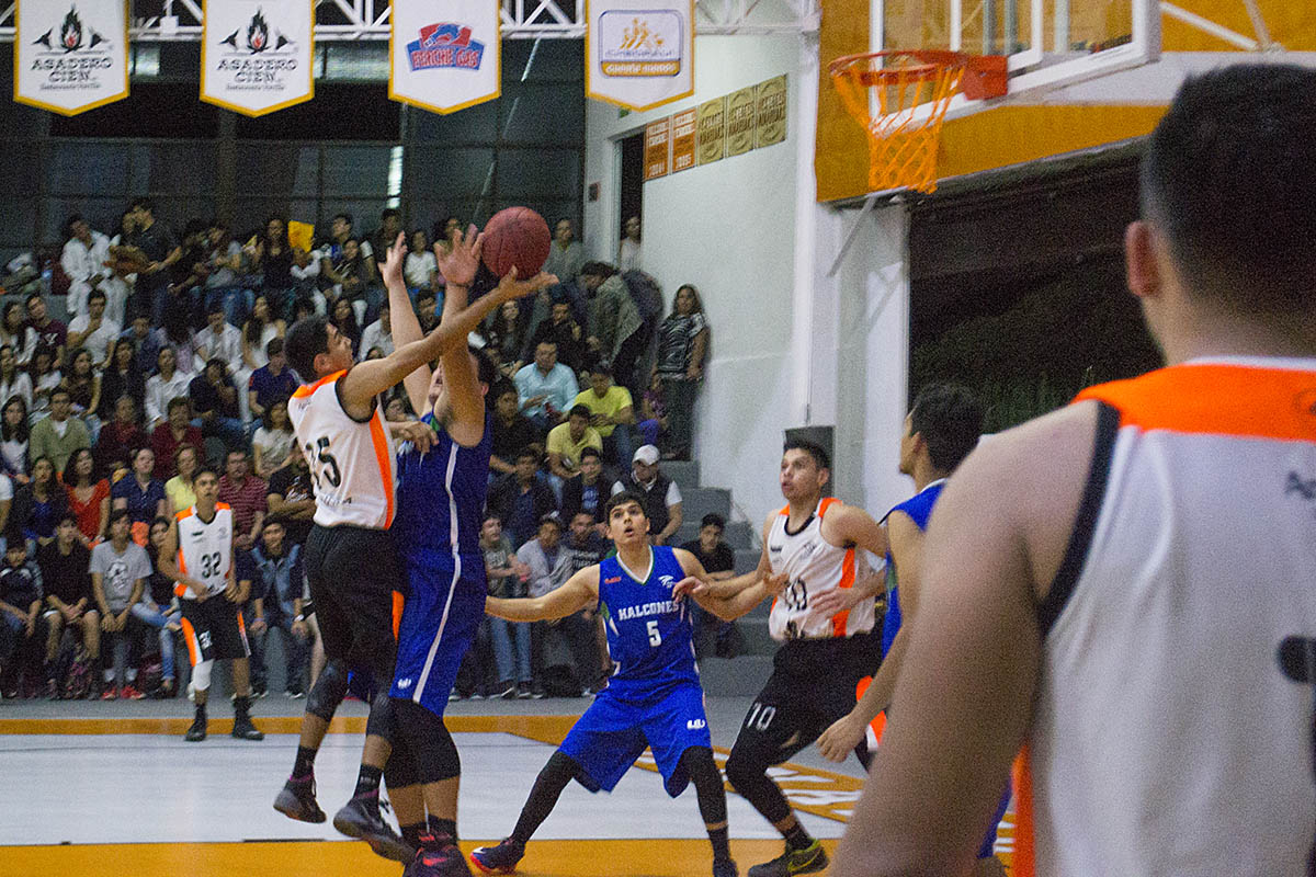 1 / 16 - Leones de Basquetbol arrasan de nuevo contra la UV