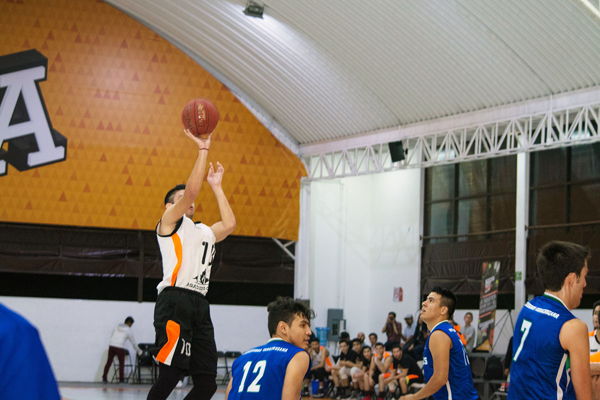 11 / 16 - Leones de Basquetbol arrasan de nuevo contra la UV