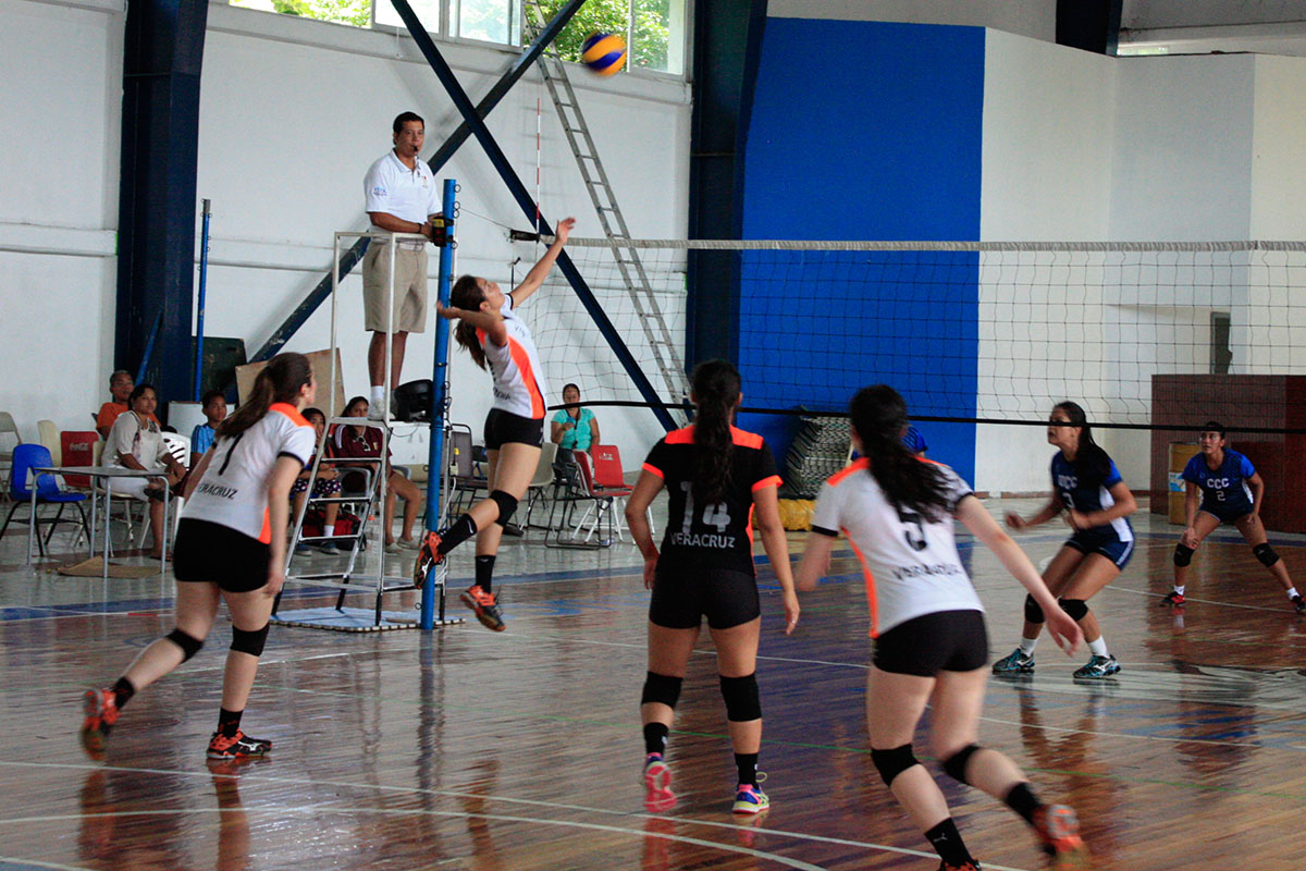 7 / 12 - Actividad deportiva de Voleibol en CONDDE