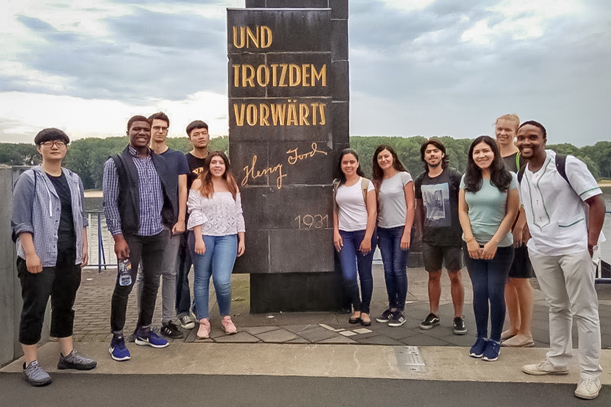 1 / 4 - Realizan estancia en la Universidad de Colonia, Alemania