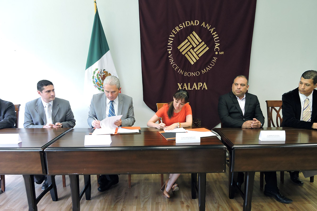 3 / 4 - Se firma convenio con Rotoplas, empresa internacional de origen mexicano