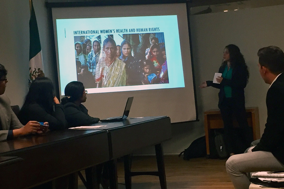 4 / 6 - Presentación de cursos en línea por alumnos de Derecho 4 / 6 - Presentación de cursos en línea por alumnos de Derecho