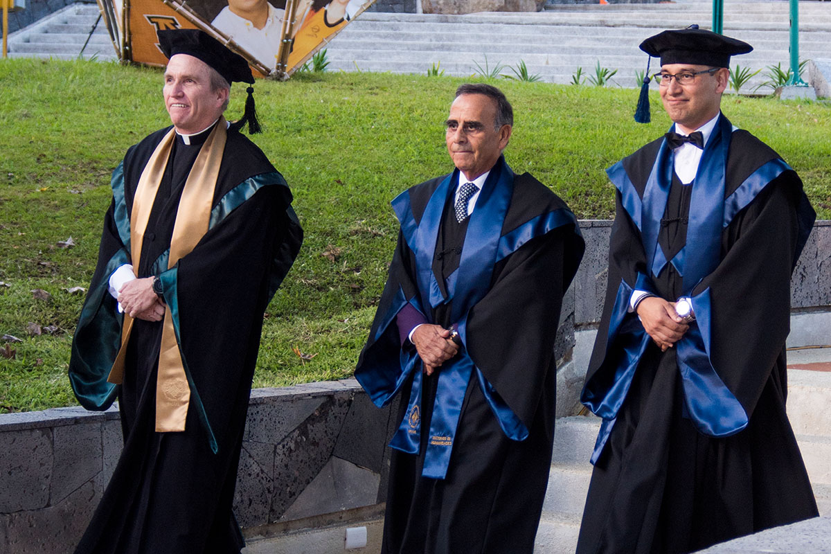 2 / 11 - La UAX otorga el primer Doctorado Honoris Causa al Excmo. Sr. Alfredo Chedraui Obeso