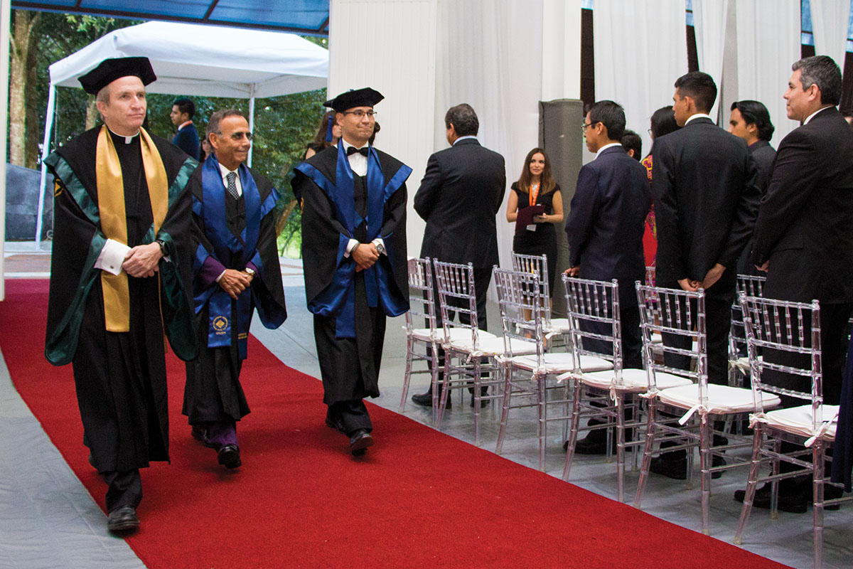 3 / 11 - La UAX otorga el primer Doctorado Honoris Causa al Excmo. Sr. Alfredo Chedraui Obeso