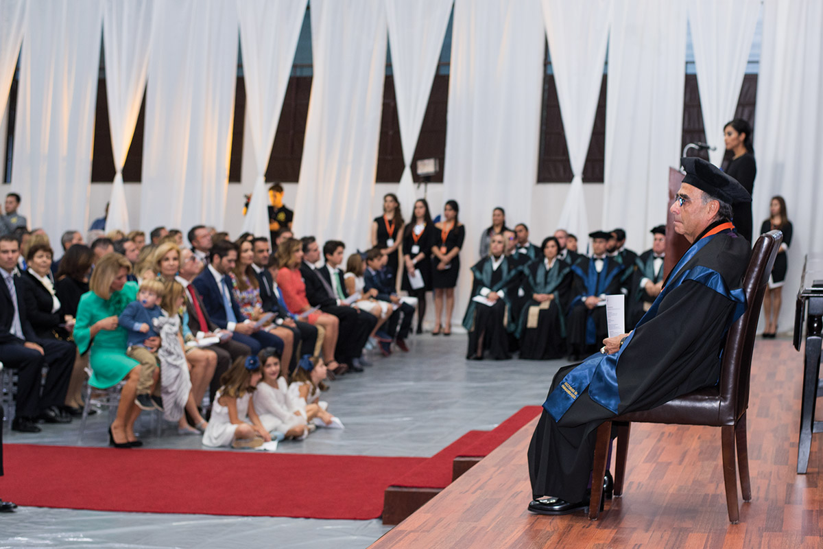 4 / 11 - La UAX otorga el primer Doctorado Honoris Causa al Excmo. Sr. Alfredo Chedraui Obeso