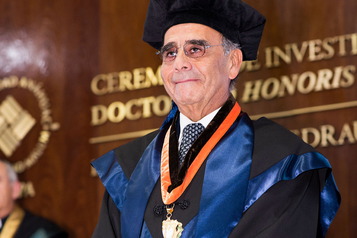 9 / 11 - La UAX otorga el primer Doctorado Honoris Causa al Excmo. Sr. Alfredo Chedraui Obeso