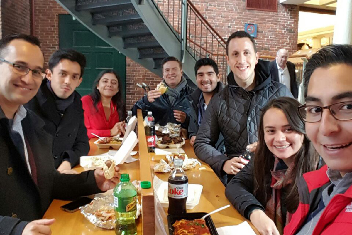 4 / 9 - Alumnos de Derecho visitan la Universidad de Harvard y el MIT