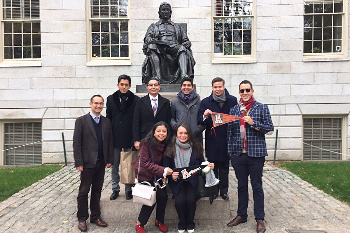 7 / 9 - Alumnos de Derecho visitan la Universidad de Harvard y el MIT