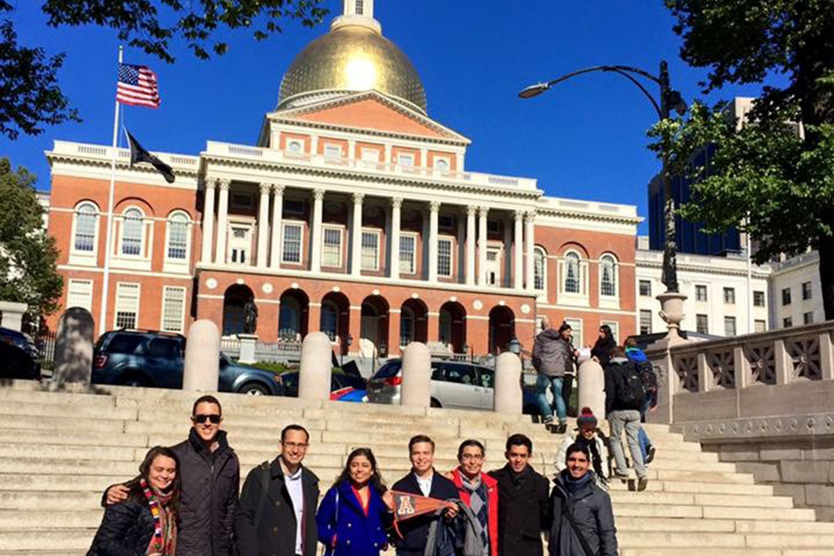 9 / 9 - Alumnos de Derecho visitan la Universidad de Harvard y el MIT