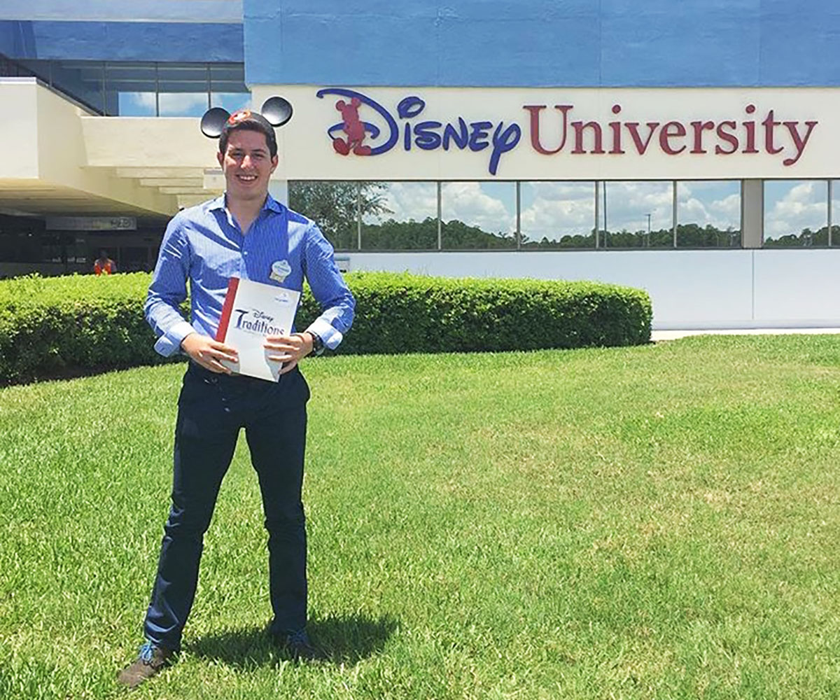 4 / 5 - Alumno de Negocios Internacionales participa en ICP Disney 2018