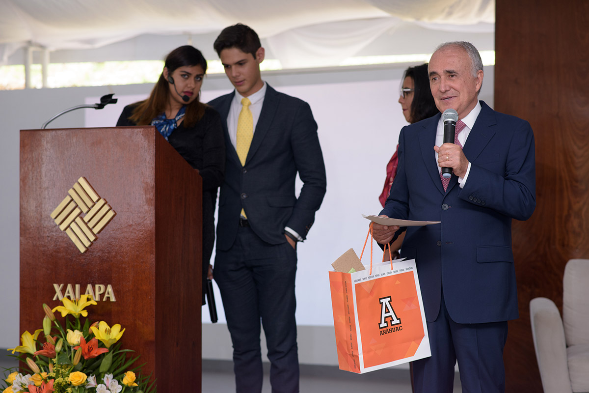 16 / 16 - Pedro Ferriz de Con imparte conferencia en la Anáhuac Xalapa