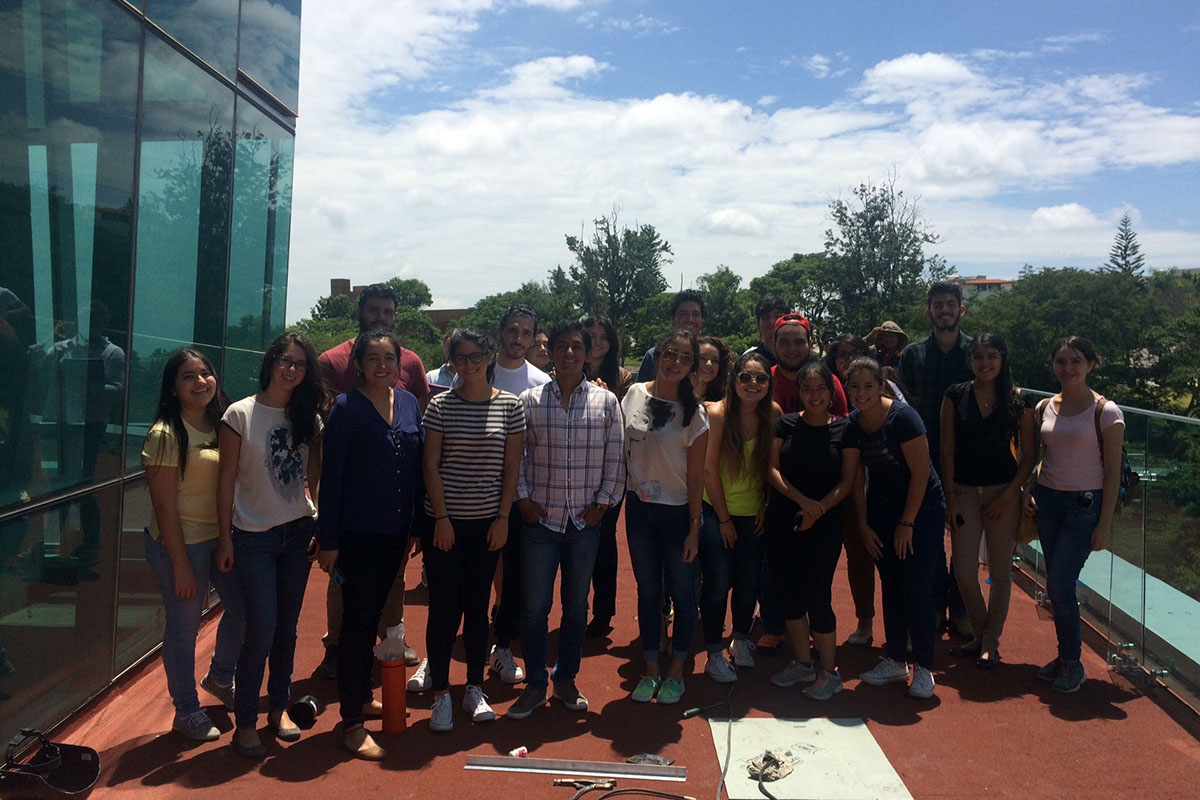 1 / 4 - Visitan alumnos de Arquitectura edificación de Torre JV