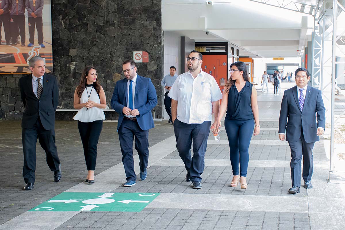 1 / 7 - Autoridades de la Universidad y de la Delegación Veracruz Norte del IMSS.