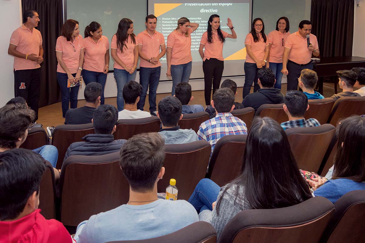 8 / 10 - Presentación de personal académico y administrativo de Prepa Anáhuac.