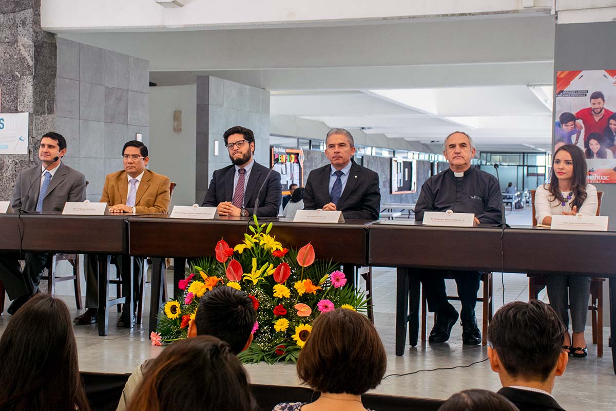 1 / 15 - Inauguración con autoridades de la Universidad y el Mtro. Enrique Manuel Márquez Almazán.
