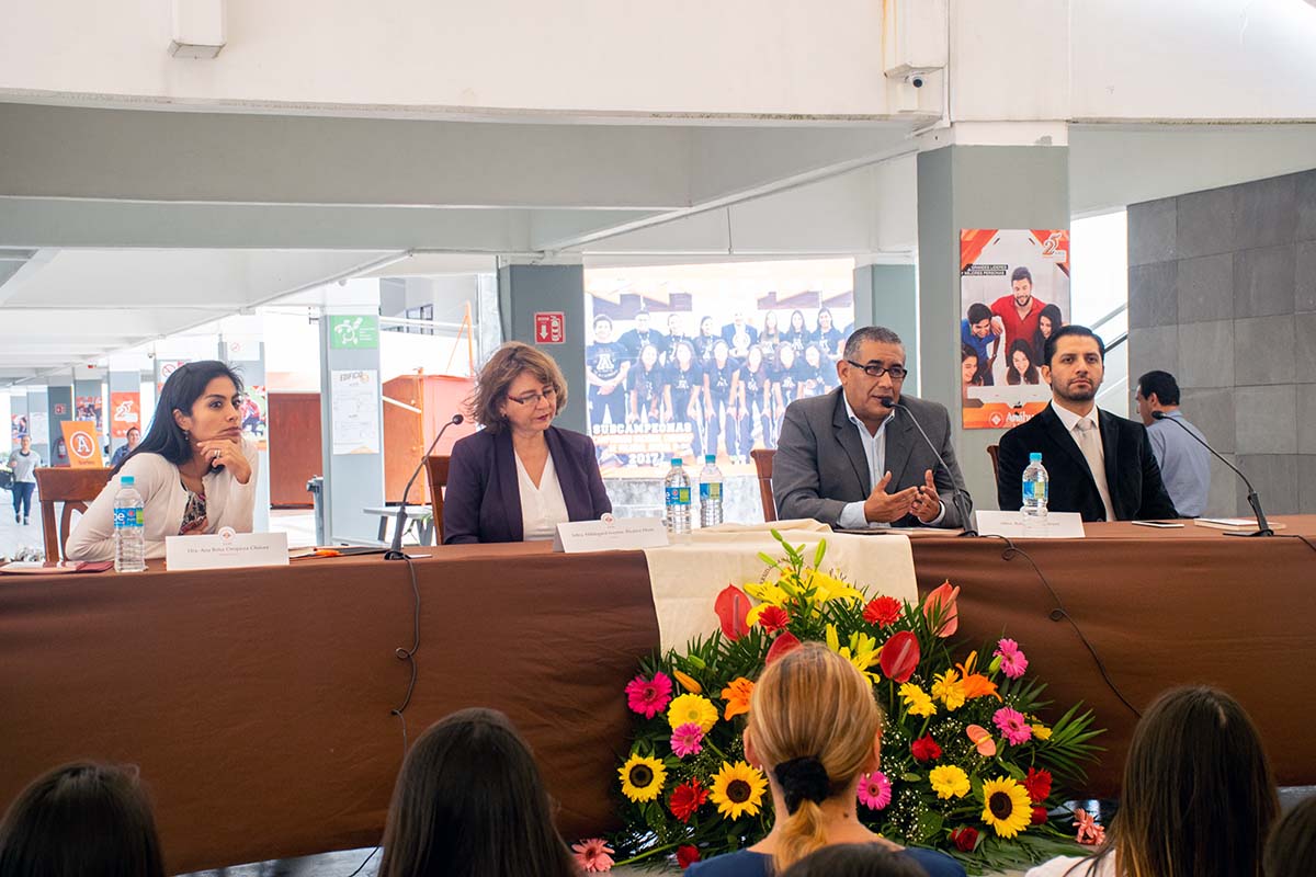 11 / 15 - Presentaciones de libros durante la Feria.