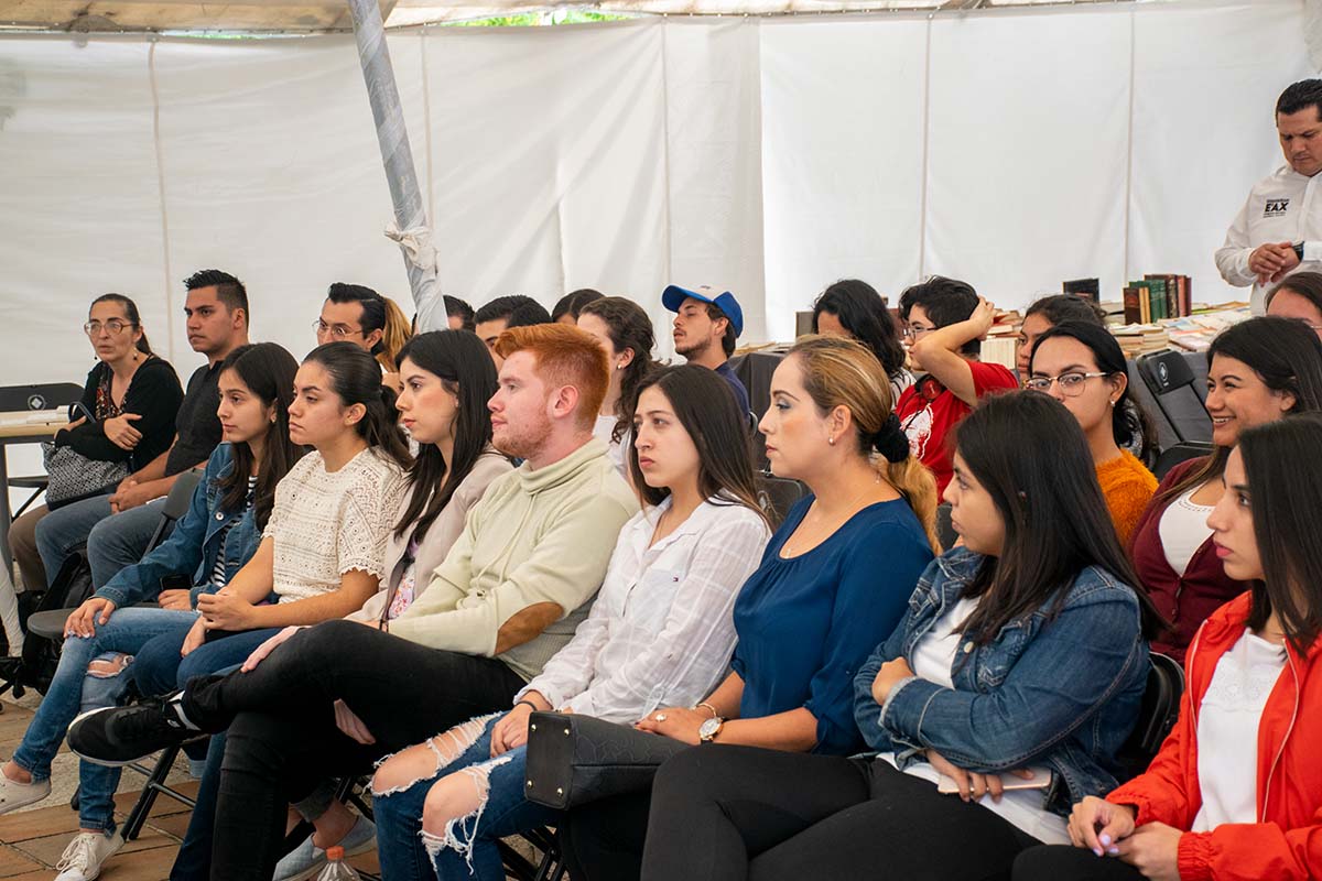 12 / 15 - Alumnos, profesores e invitados a la Feria.