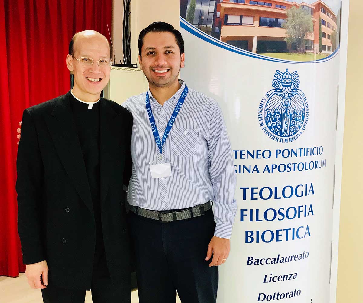 1 / 5 - Ateneo Pontificio Regina Apostolorum en Roma, Italia.