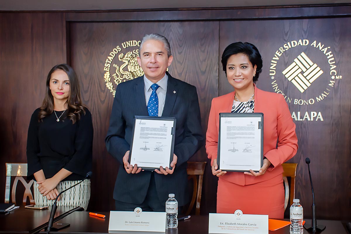 6 / 6 - Firma del convenio que refrenda el compromiso de colaboración.